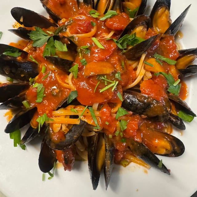 Mussels Fra Diavolo Lunch.