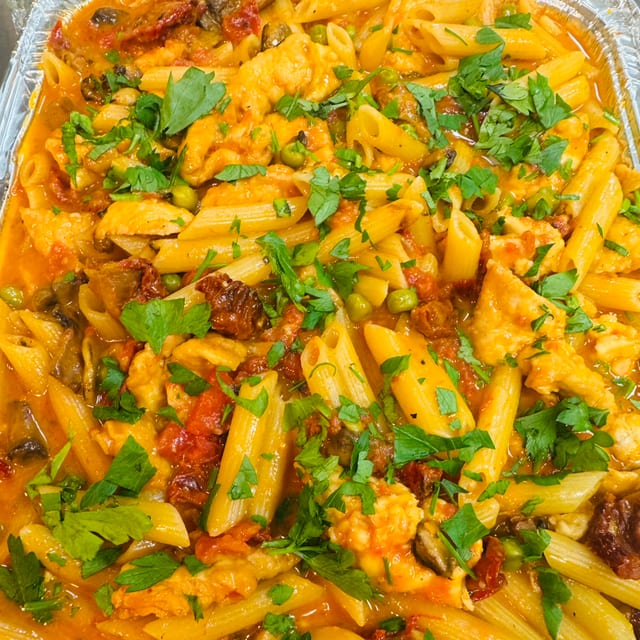 Penne con Pollo Catering.